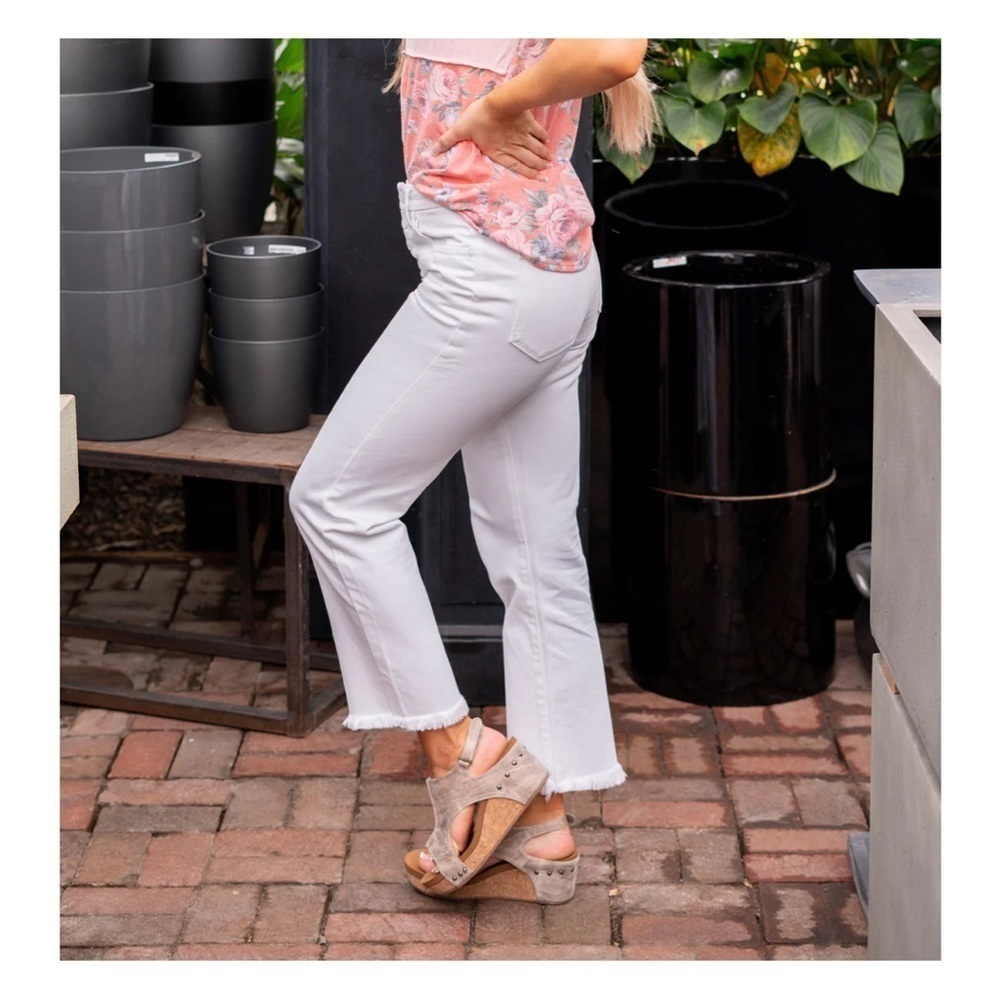 KanCan Button fly white denim NWT sold out !🔥 - Picture 6 of 8